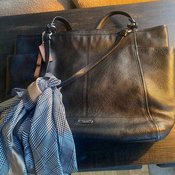 👜 Coach Pebble Leather Ava II Tote – Classic Black Elegance 🖤 - Picture 2 of 5